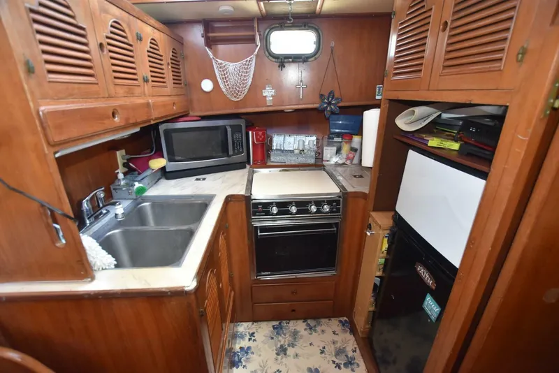 Slide: The Image of Albin 43 Double Cabin 1985 - 14
