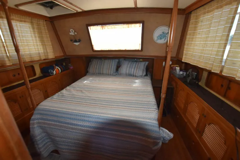 Slide: The Image of Albin 43 Double Cabin 1985 - 18