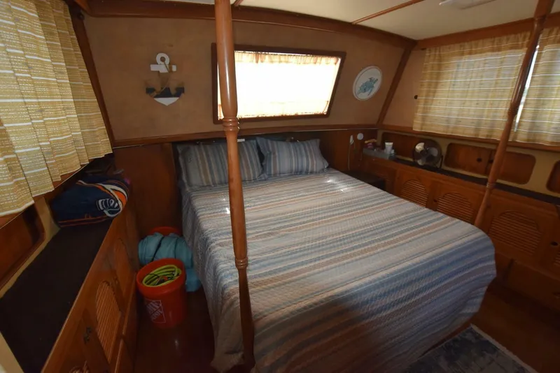 Slide: The Image of Albin 43 Double Cabin 1985 - 19