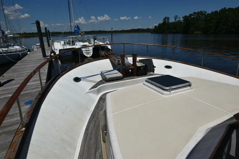 Slide: The Image of Albin 43 Double Cabin 1985 - 3