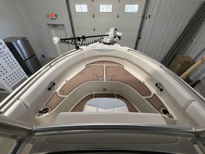 Slide: The Image of Robalo R222 Center Console 2015 - 7