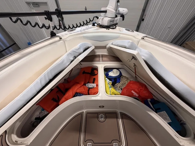 Slide: The Image of Robalo R222 Center Console 2015 - 8