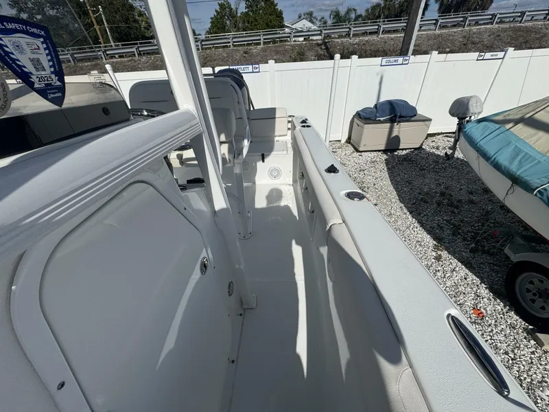 Slide: The Image of Sea Hunt Ultra 219 2021 - 27
