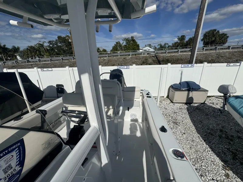 Slide: The Image of Sea Hunt Ultra 219 2021 - 29