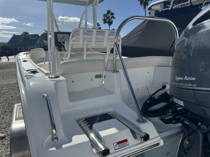 Slide: The Image of Sea Hunt Ultra 219 2021 - 9