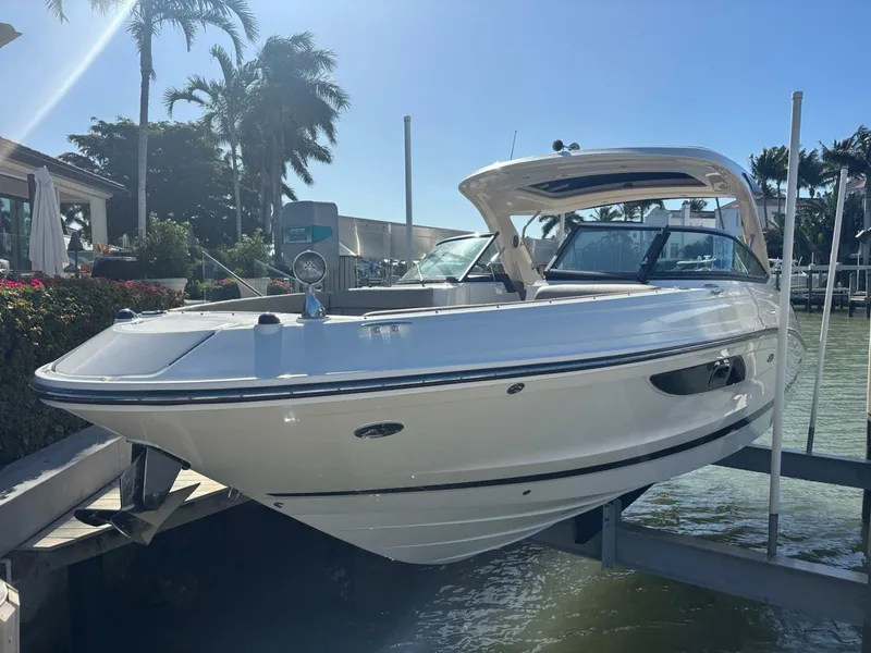 The Image of Sea Ray 350 SLX 2016 - 0