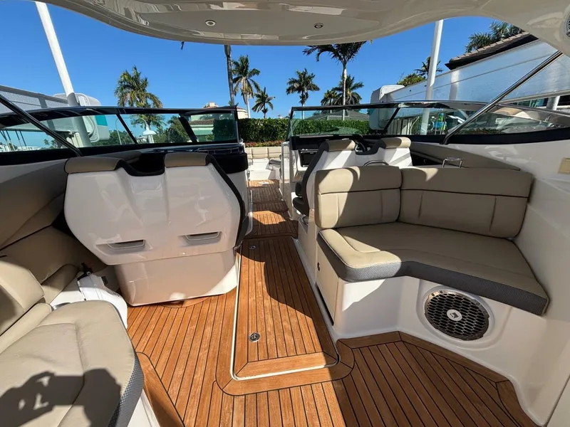 Slide: The Image of Sea Ray 350 SLX 2016 - 10