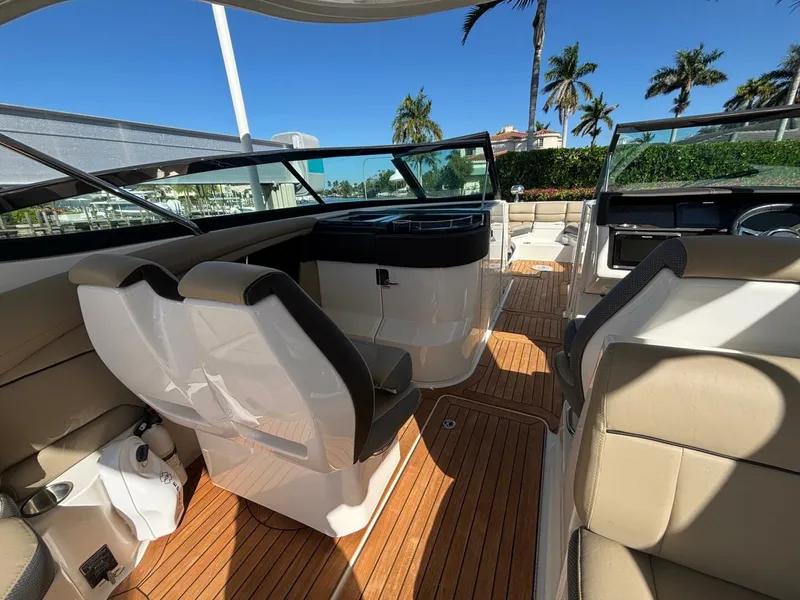 Slide: The Image of Sea Ray 350 SLX 2016 - 11