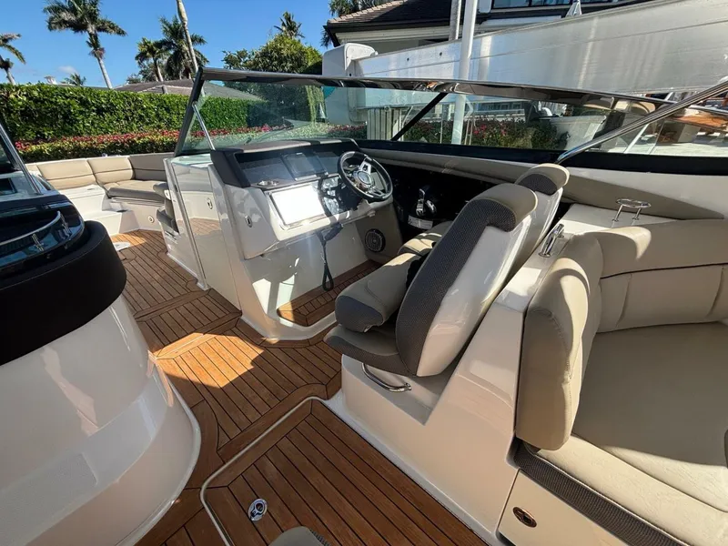 Slide: The Image of Sea Ray 350 SLX 2016 - 12