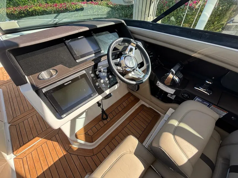 Slide: The Image of Sea Ray 350 SLX 2016 - 14