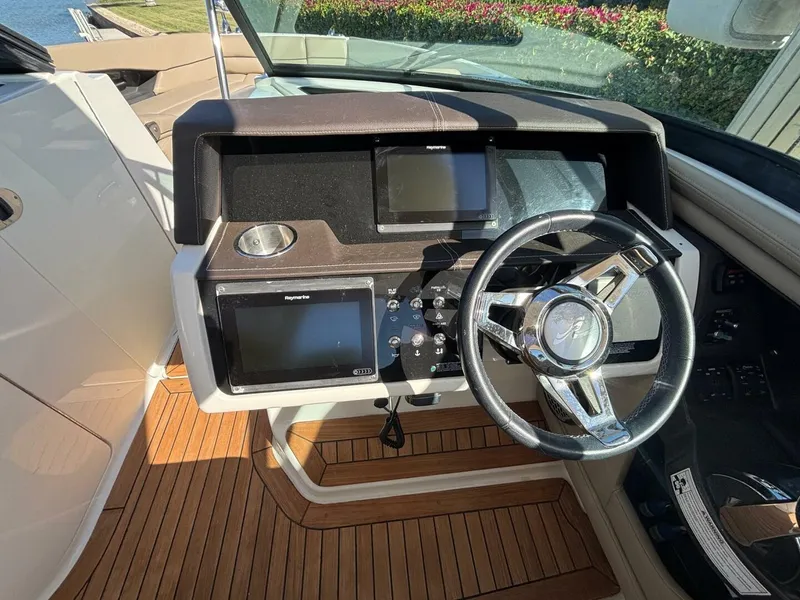 Slide: The Image of Sea Ray 350 SLX 2016 - 15