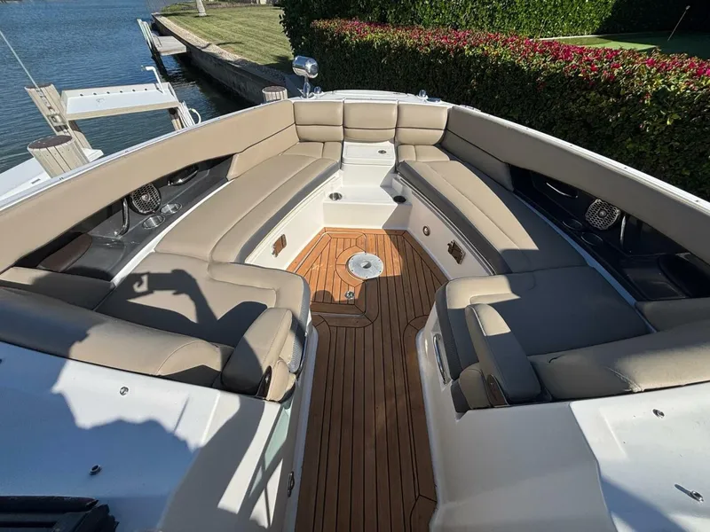 Slide: The Image of Sea Ray 350 SLX 2016 - 18