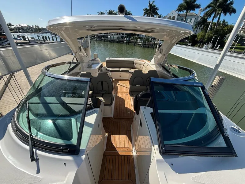 Slide: The Image of Sea Ray 350 SLX 2016 - 19