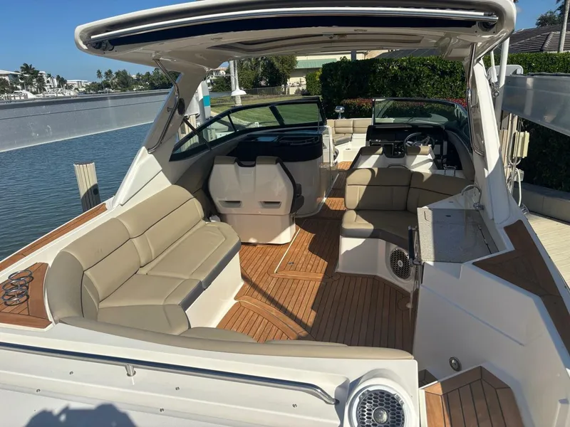 Slide: The Image of Sea Ray 350 SLX 2016 - 5