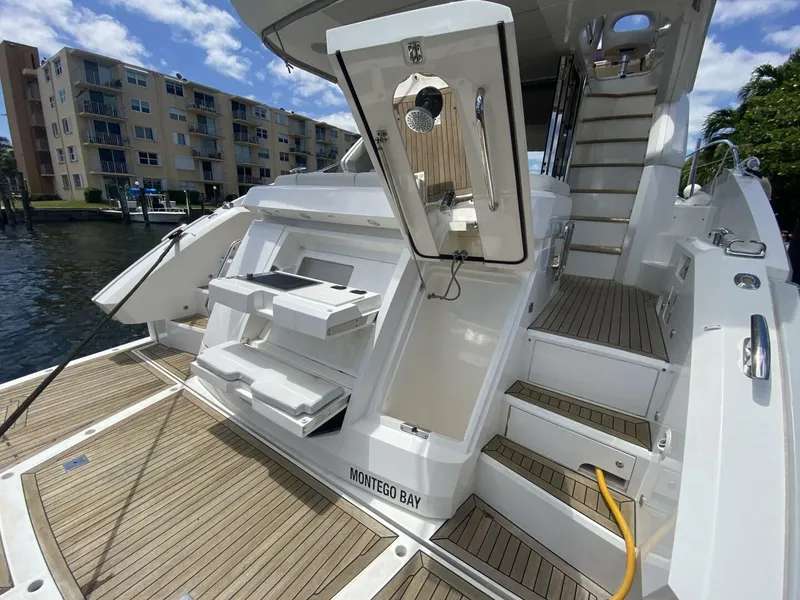 Slide: The Image of Sunseeker 52 Manhattan 2017 - 11