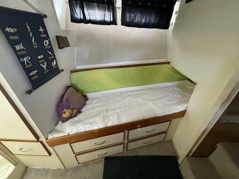 Slide: The Image of Chris-Craft 47 Commander 1969 - 13