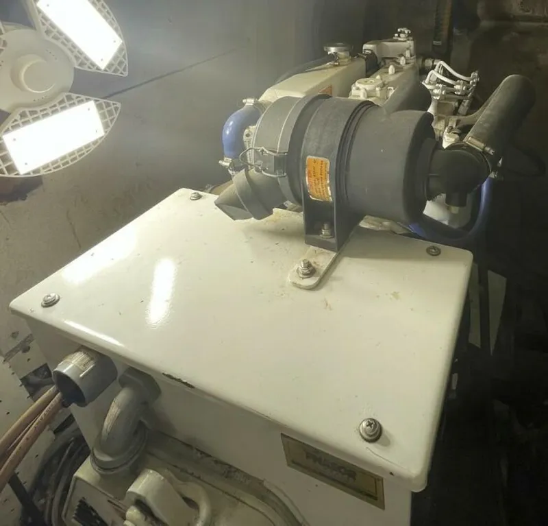 Slide: The Image of Chris-Craft 47 Commander 1969 - 8