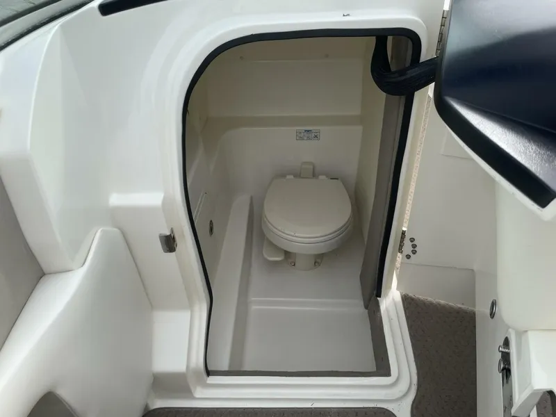 Slide: The Image of Sea Ray 270 SLX 2008 - 17