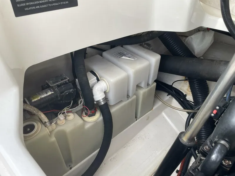 Slide: The Image of Sea Ray 270 SLX 2008 - 27