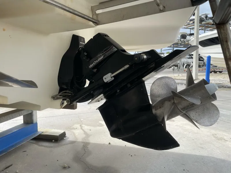 Slide: The Image of Sea Ray 270 SLX 2008 - 32