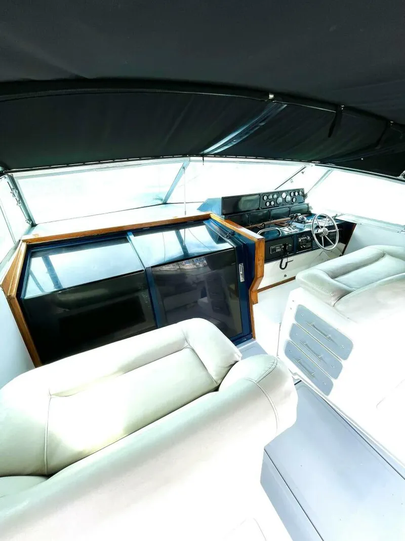 Slide: The Image of Sea Ray 390 Express Cruiser 1989 - 2