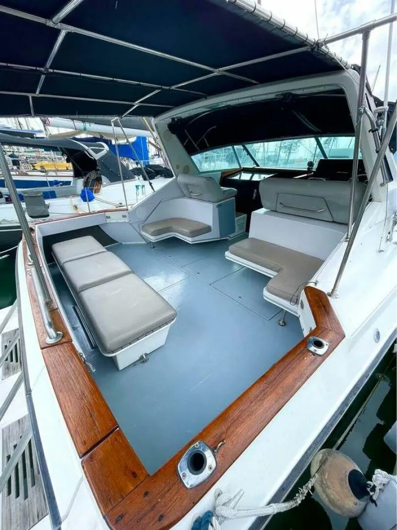 Slide: The Image of Sea Ray 390 Express Cruiser 1989 - 3
