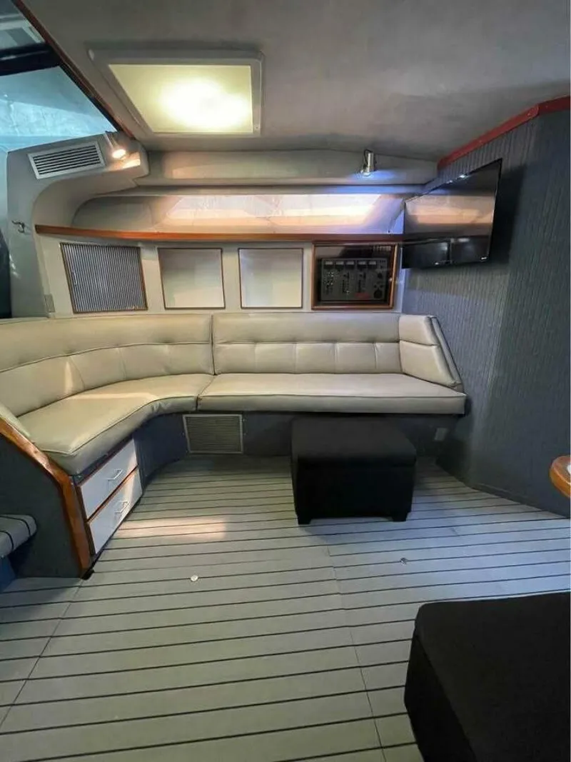 Slide: The Image of Sea Ray 390 Express Cruiser 1989 - 5