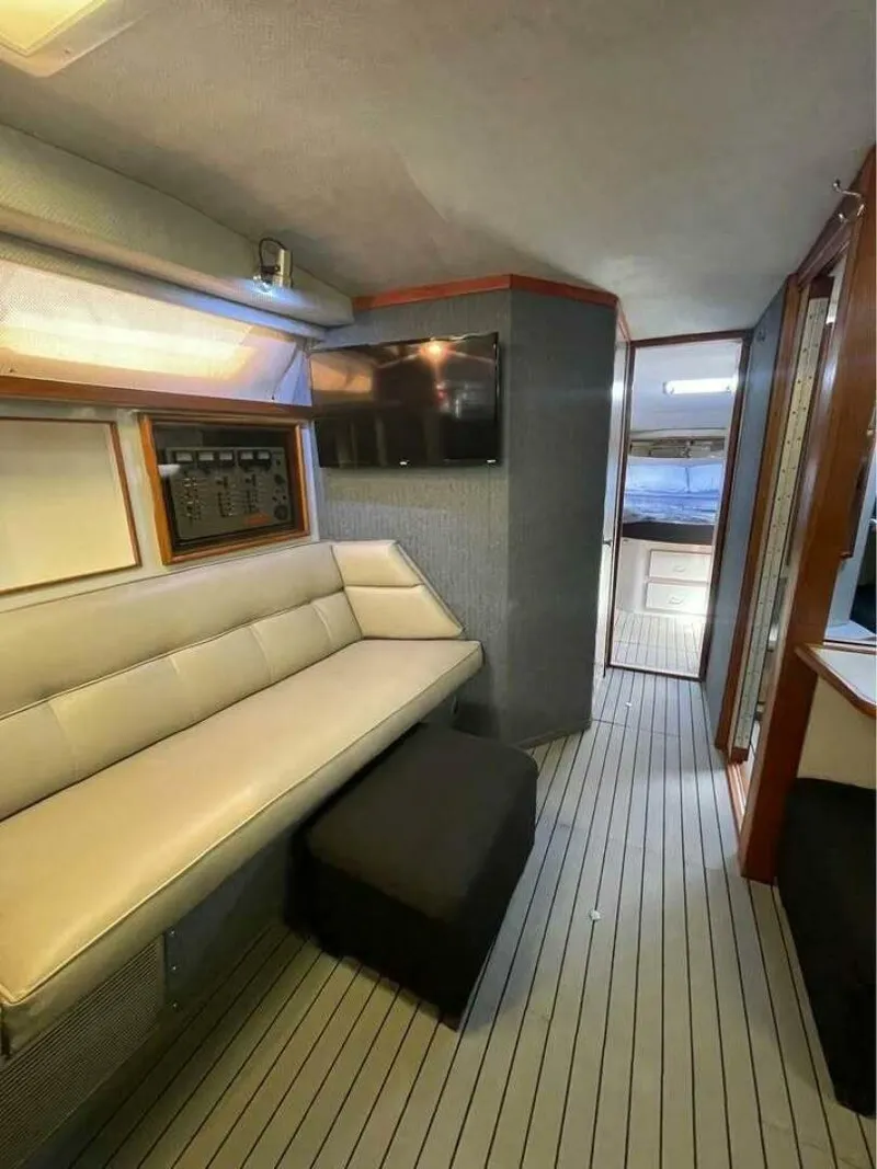 Slide: The Image of Sea Ray 390 Express Cruiser 1989 - 6