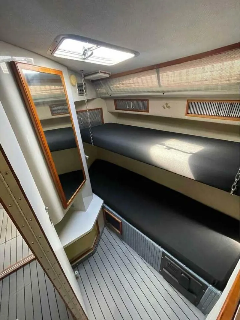 Slide: The Image of Sea Ray 390 Express Cruiser 1989 - 7