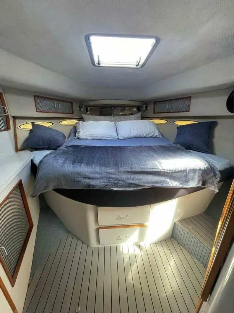 Slide: The Image of Sea Ray 390 Express Cruiser 1989 - 8