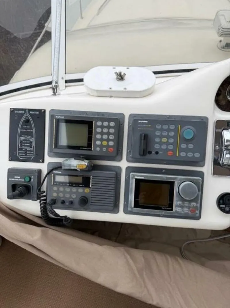 Slide: The Image of Sea Ray 400 Sedan Bridge 1997 - 11
