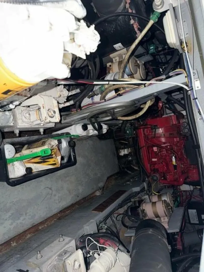 Slide: The Image of Sea Ray 400 Sedan Bridge 1997 - 17