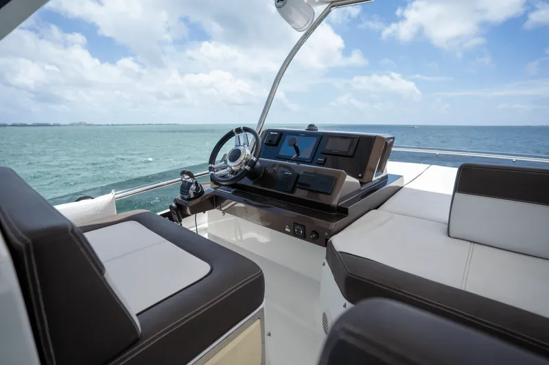 Slide: The Image of Galeon 500 Fly 2020 - 13