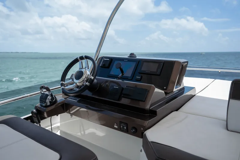 Slide: The Image of Galeon 500 Fly 2020 - 14