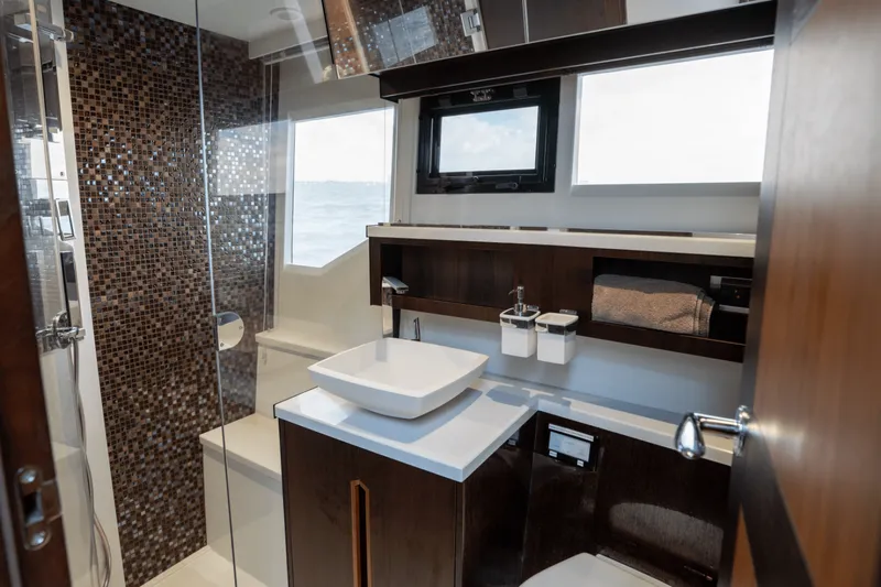 Slide: The Image of Galeon 500 Fly 2020 - 26
