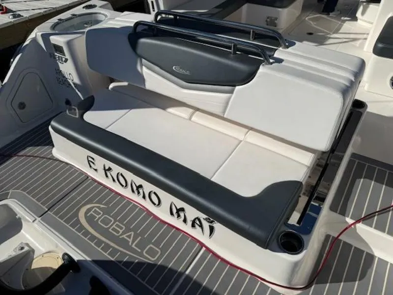 Slide: The Image of Robalo R317 2021 - 7