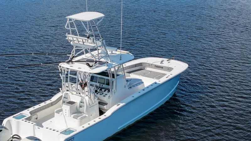 Slide: The Image of TideLine Boats 365 OFFSHORE 2020 - 13