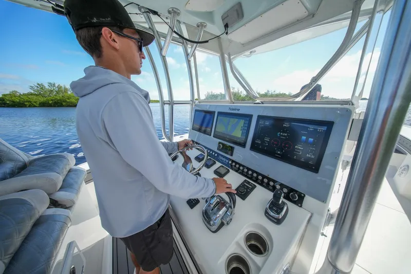 Slide: The Image of TideLine Boats 365 OFFSHORE 2020 - 23