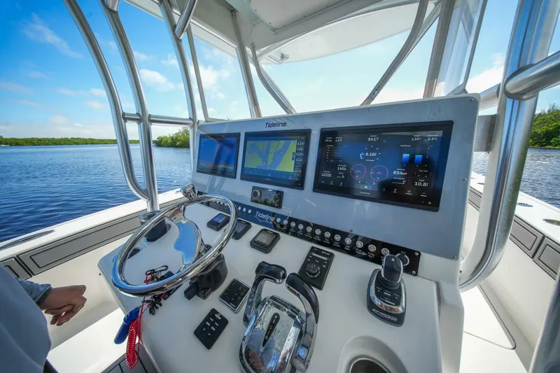 Slide: The Image of TideLine Boats 365 OFFSHORE 2020 - 24