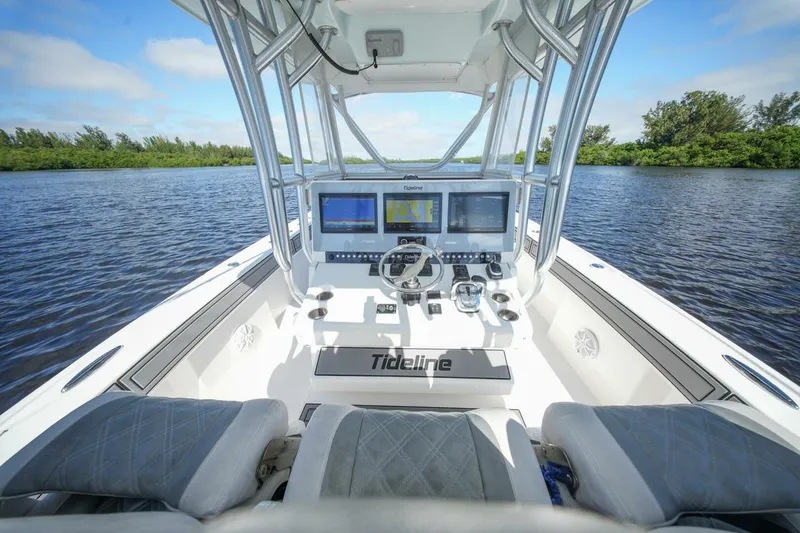 Slide: The Image of TideLine Boats 365 OFFSHORE 2020 - 27