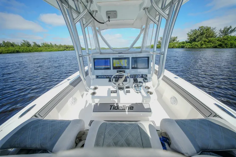 Slide: The Image of TideLine Boats 365 OFFSHORE 2020 - 28
