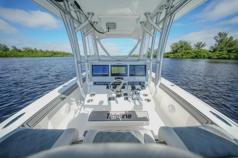 Slide: The Image of TideLine Boats 365 OFFSHORE 2020 - 29
