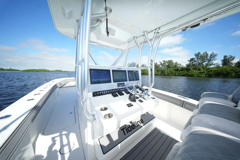 Slide: The Image of TideLine Boats 365 OFFSHORE 2020 - 31