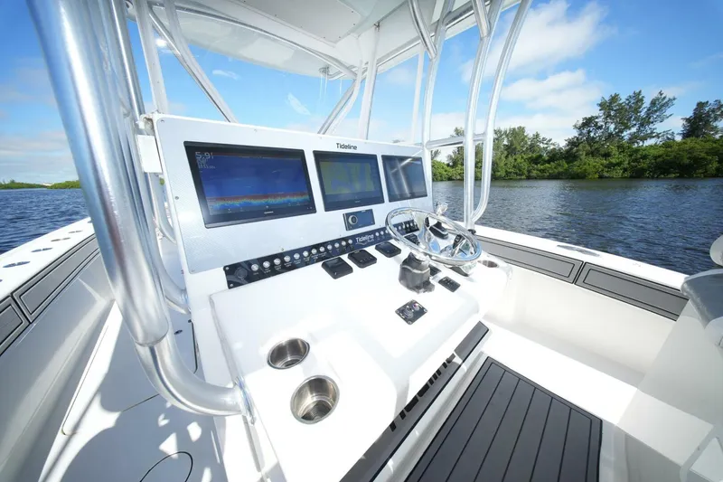Slide: The Image of TideLine Boats 365 OFFSHORE 2020 - 32