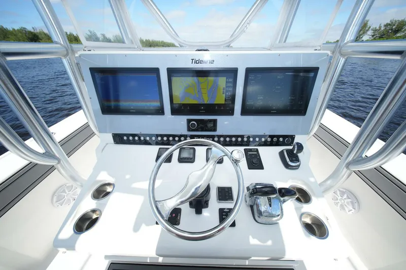 Slide: The Image of TideLine Boats 365 OFFSHORE 2020 - 33
