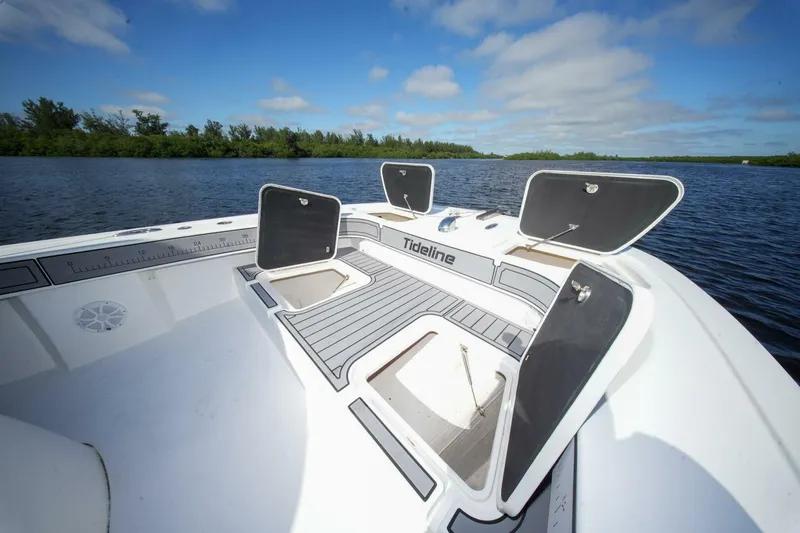Slide: The Image of TideLine Boats 365 OFFSHORE 2020 - 40