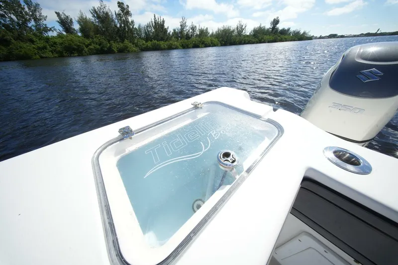Slide: The Image of TideLine Boats 365 OFFSHORE 2020 - 50