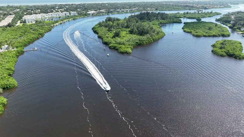 Slide: The Image of TideLine Boats 365 OFFSHORE 2020 - 85