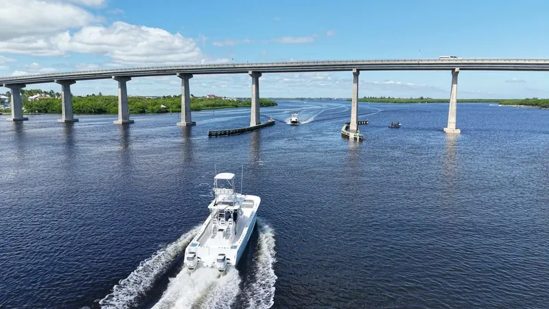 Slide: The Image of TideLine Boats 365 OFFSHORE 2020 - 89