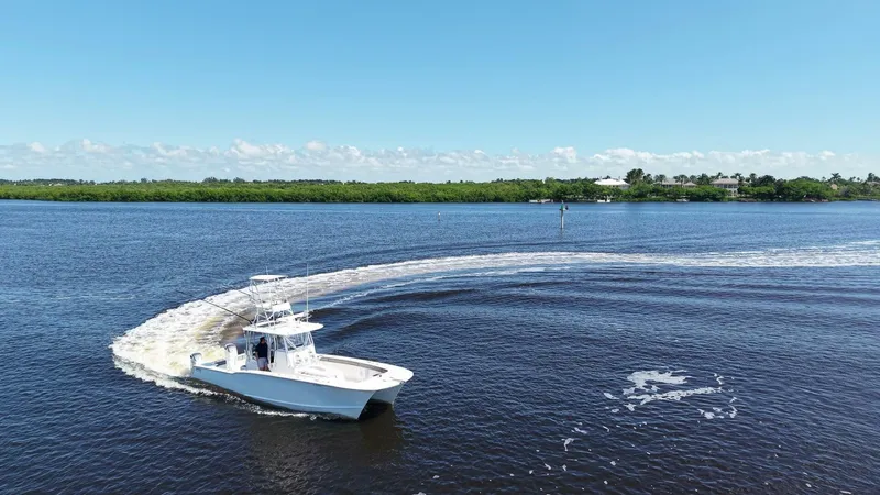 Slide: The Image of TideLine Boats 365 OFFSHORE 2020 - 97